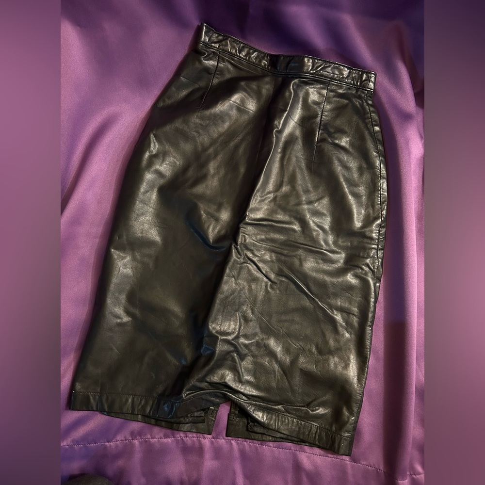 80’s vintage black leather skirt, 23” waist, 24” length. Good condition.